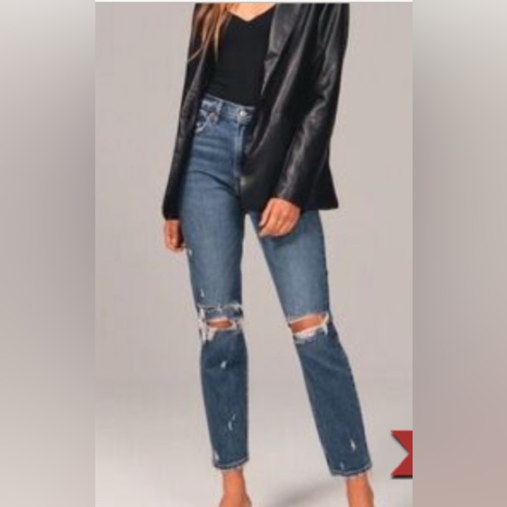 Abercrombie & Fitch High Rise Mom Jeans Jeans with Distressed Details